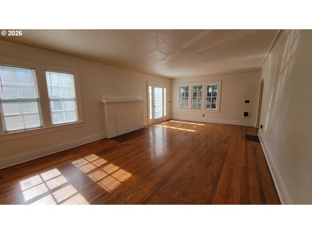 1445 W 11TH Ave, Eugene, OR 97402