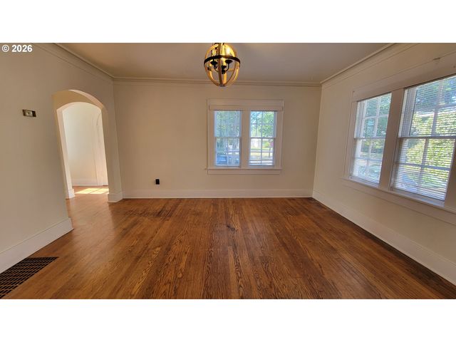 1445 W 11TH Ave, Eugene, OR 97402