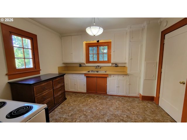 1445 W 11TH Ave, Eugene, OR 97402