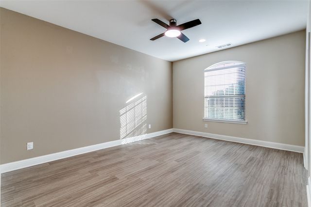 515 W Royal Lane, Irving, TX 75039