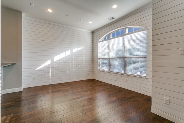 515 W Royal Lane, Irving, TX 75039