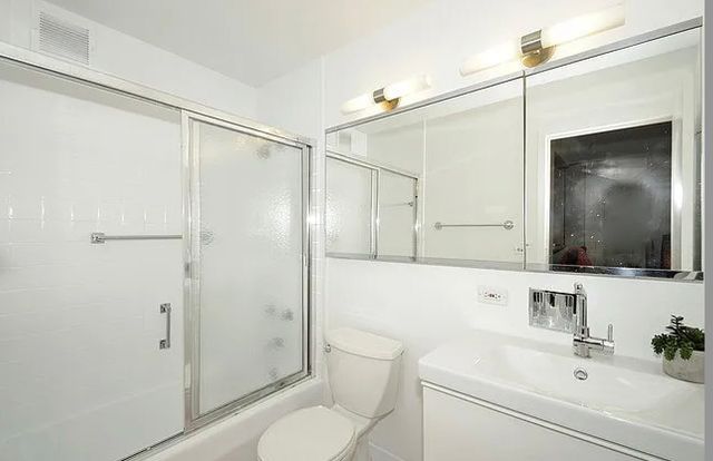 70 W Burton Place 1508, Chicago, IL 60610