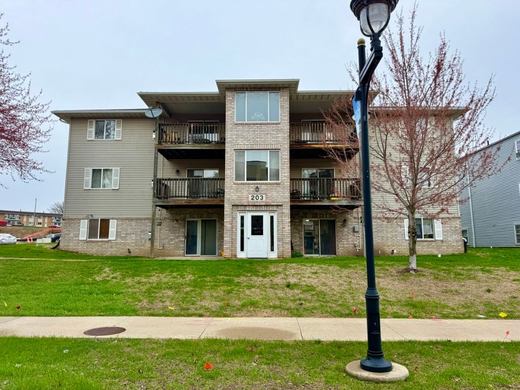 203 5th Street 4, Coralville, IA 52241