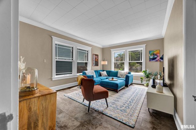1113 N ELMWOOD Avenue, Peoria, IL 61606