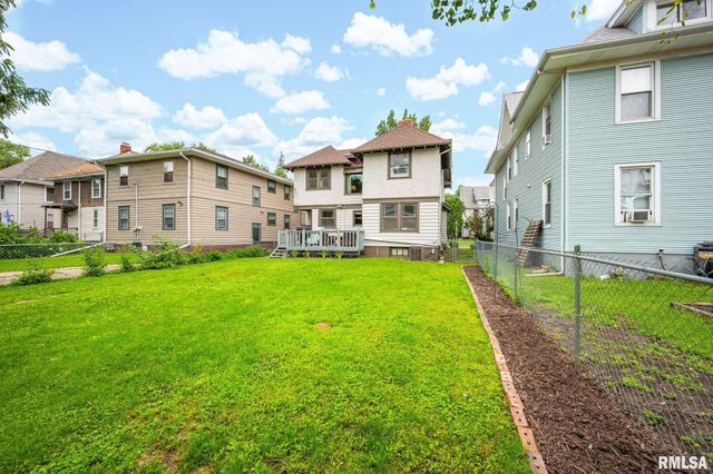 1113 N ELMWOOD Avenue, Peoria, IL 61606
