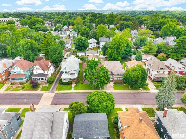 1113 N ELMWOOD Avenue, Peoria, IL 61606