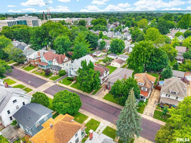 1113 N ELMWOOD Avenue, Peoria, IL 61606