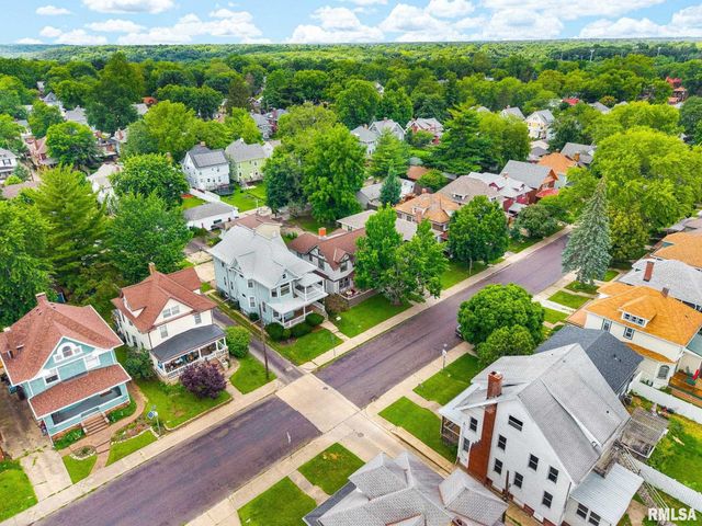 1113 N ELMWOOD Avenue, Peoria, IL 61606