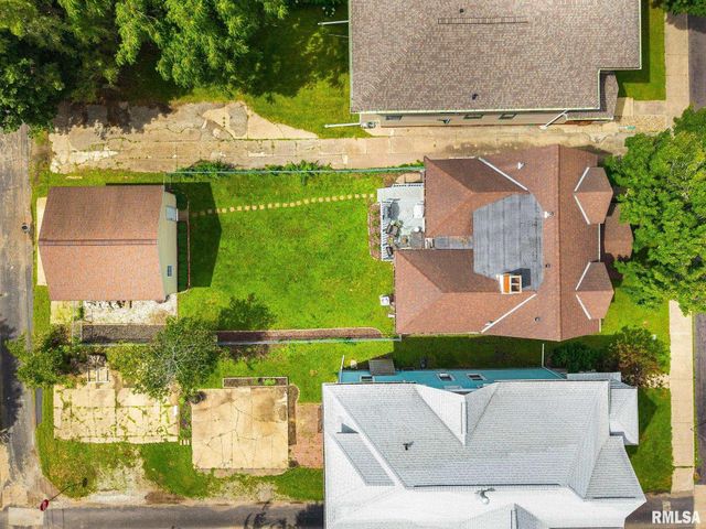 1113 N ELMWOOD Avenue, Peoria, IL 61606