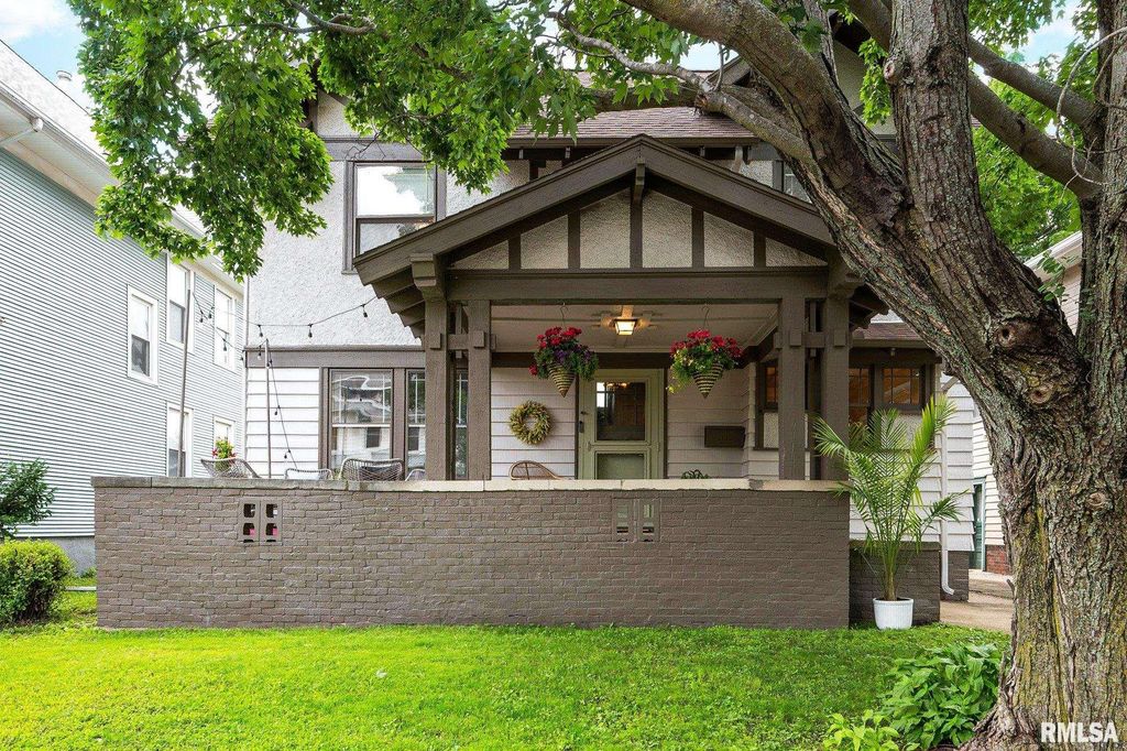 1113 N ELMWOOD Avenue, Peoria, IL 61606
