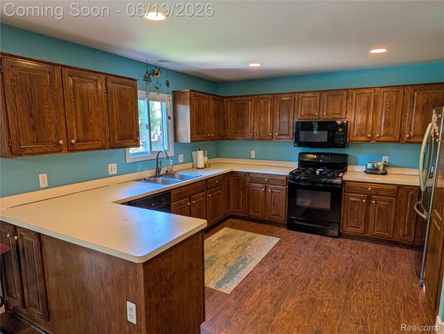 16883 Kenneth Drive, Macomb Township, MI 48044