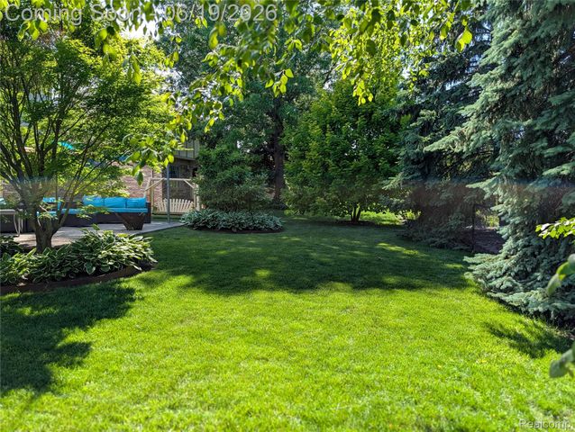 16883 Kenneth Drive, Macomb Township, MI 48044