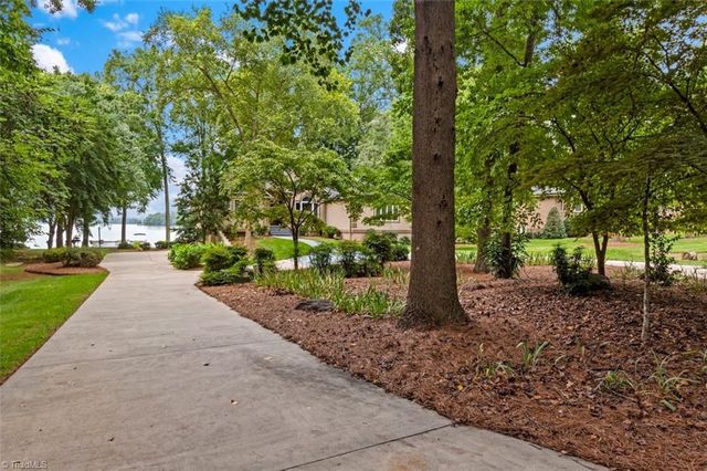 1553 Waterford Pointe Road, Lexington, NC 27292