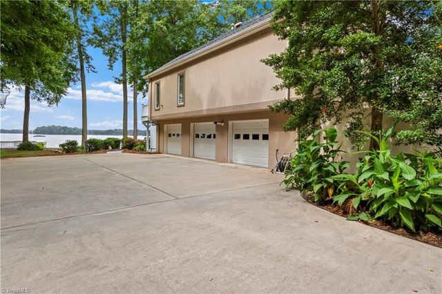 1553 Waterford Pointe Road, Lexington, NC 27292