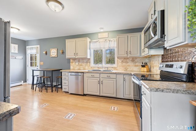 16 Stephen Court, Prospect, CT 06712