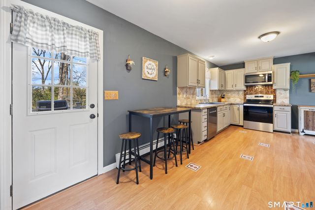 16 Stephen Court, Prospect, CT 06712