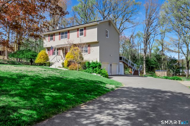 16 Stephen Court, Prospect, CT 06712