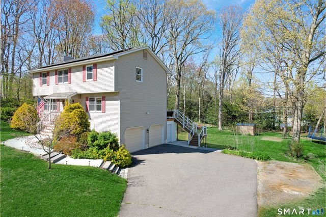 16 Stephen Court, Prospect, CT 06712