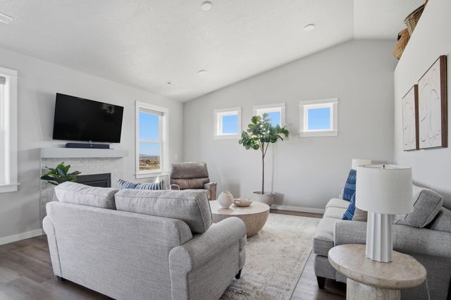 1500 S Moen Ct, Greenacres, WA 99016