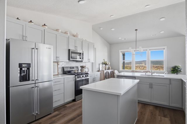 1500 S Moen Ct, Greenacres, WA 99016