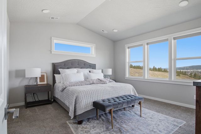 1500 S Moen Ct, Greenacres, WA 99016