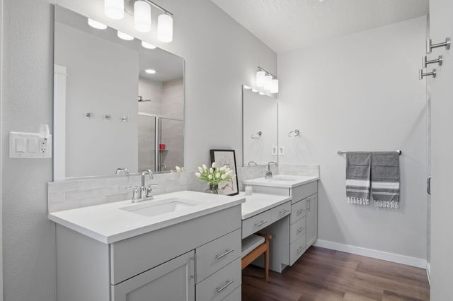 1500 S Moen Ct, Greenacres, WA 99016