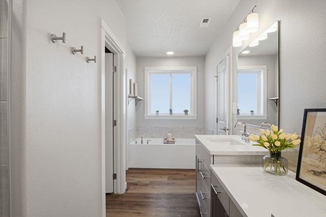 1500 S Moen Ct, Greenacres, WA 99016