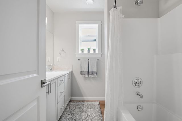 1500 S Moen Ct, Greenacres, WA 99016