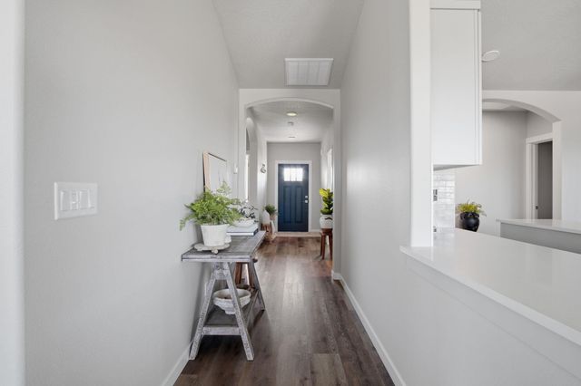 1500 S Moen Ct, Greenacres, WA 99016