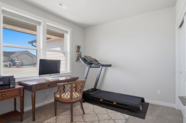 1500 S Moen Ct, Greenacres, WA 99016