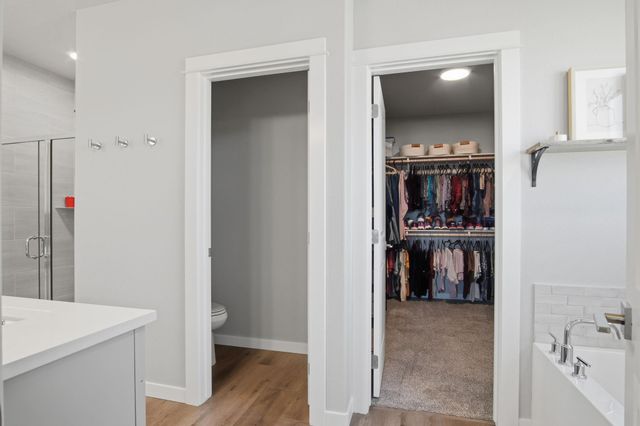 1500 S Moen Ct, Greenacres, WA 99016