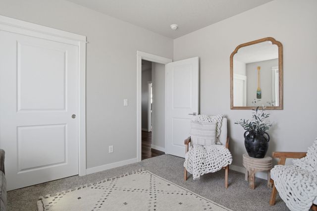 1500 S Moen Ct, Greenacres, WA 99016