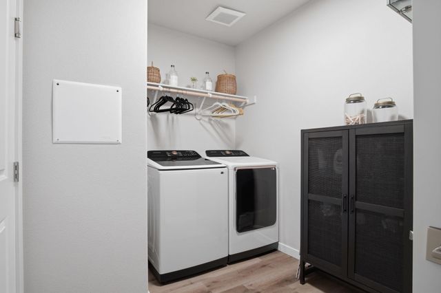1500 S Moen Ct, Greenacres, WA 99016