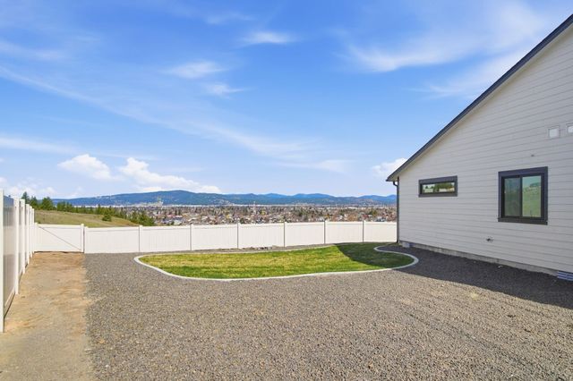 1500 S Moen Ct, Greenacres, WA 99016