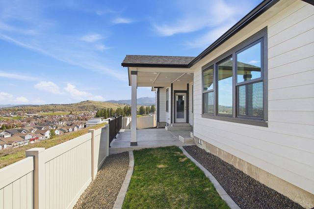 1500 S Moen Ct, Greenacres, WA 99016