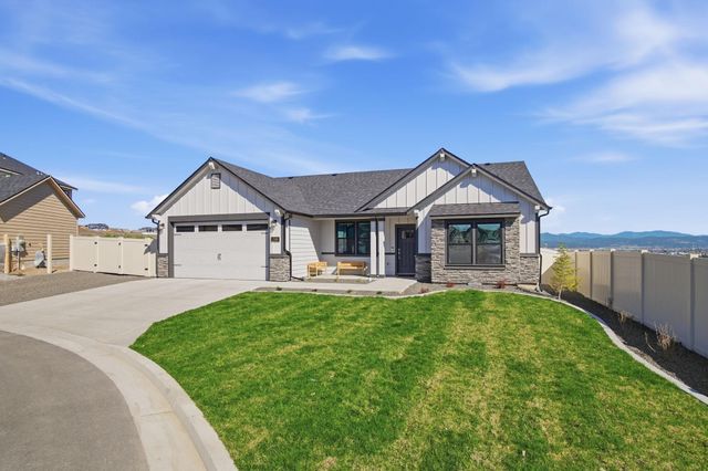 1500 S Moen Ct, Greenacres, WA 99016