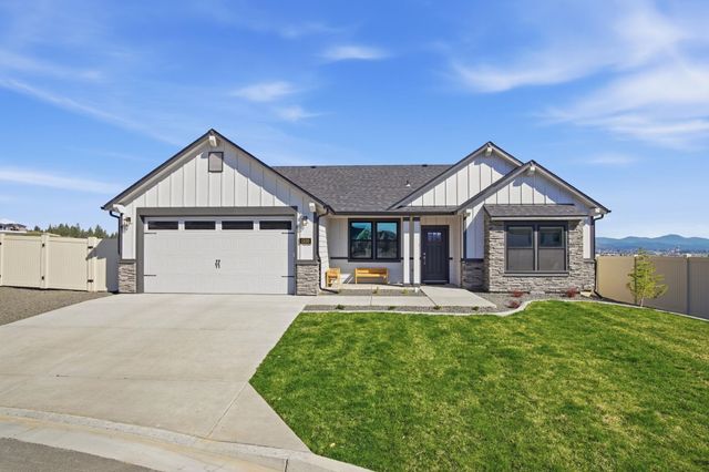 1500 S Moen Ct, Greenacres, WA 99016