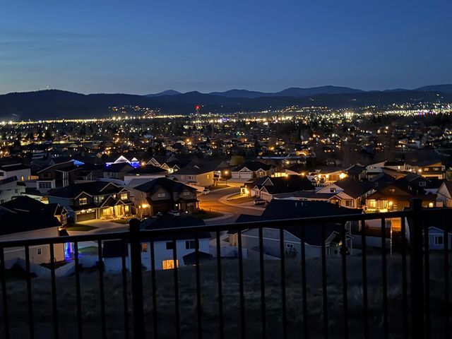 1500 S Moen Ct, Greenacres, WA 99016
