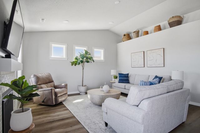 1500 S Moen Ct, Greenacres, WA 99016