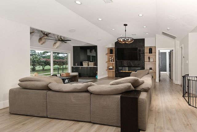 59 Huntsman's Horn Circle, The Woodlands, TX 77380