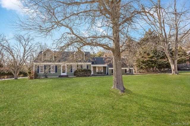 43 Farm Road N, Wading River, NY 11792