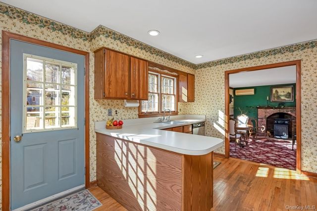 43 Farm Road N, Wading River, NY 11792