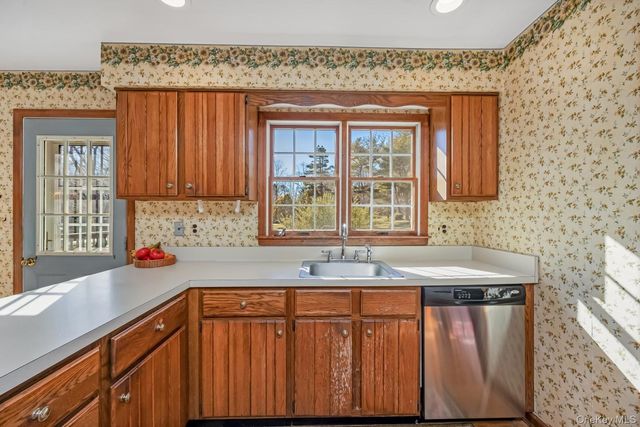 43 Farm Road N, Wading River, NY 11792