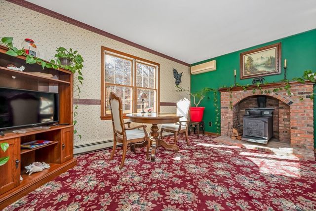 43 Farm Road N, Wading River, NY 11792