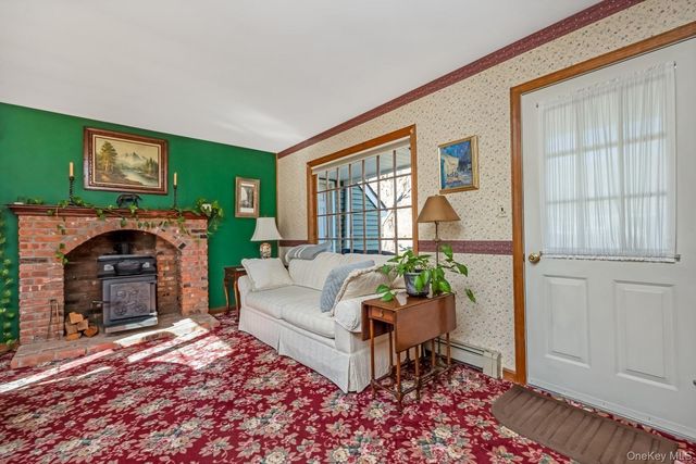 43 Farm Road N, Wading River, NY 11792