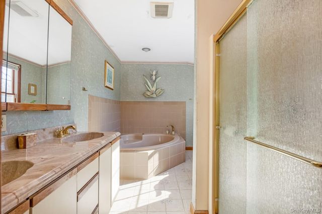 43 Farm Road N, Wading River, NY 11792