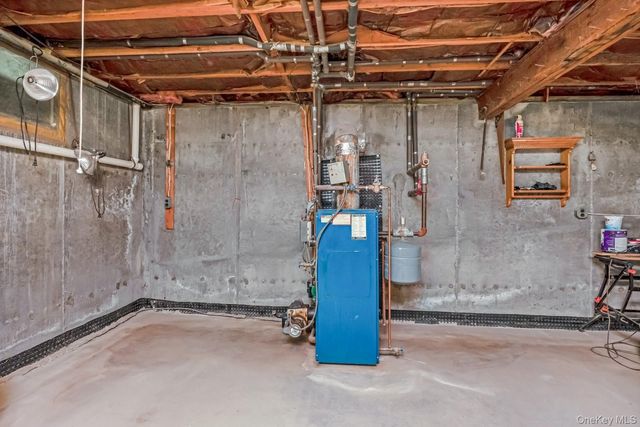 43 Farm Road N, Wading River, NY 11792