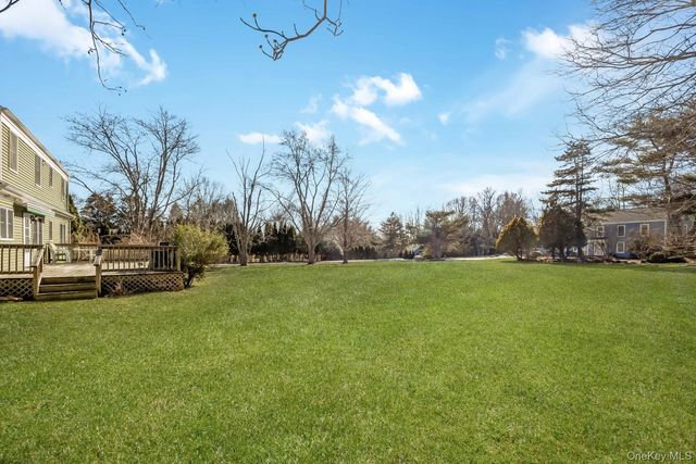 43 Farm Road N, Wading River, NY 11792