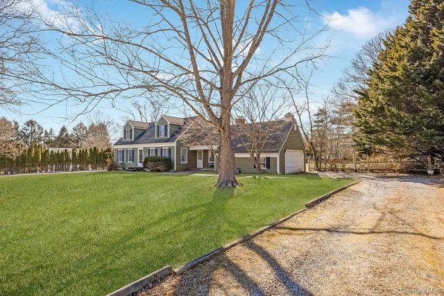 43 Farm Road N, Wading River, NY 11792