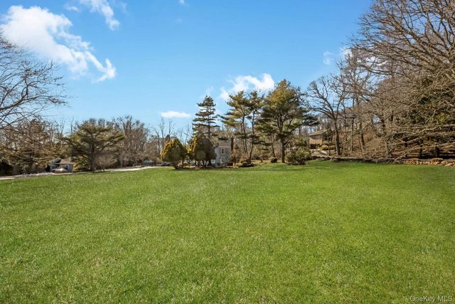 43 Farm Road N, Wading River, NY 11792